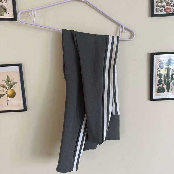 🧚‍♂️3/25🧚‍♂️ Adidas leggings BNWOT - Picture 3 of 3